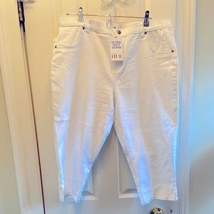 White Hue cropped denim stretch jeans.